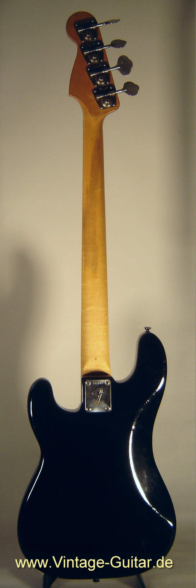 Fender Precision Bass 1969 black back.jpg